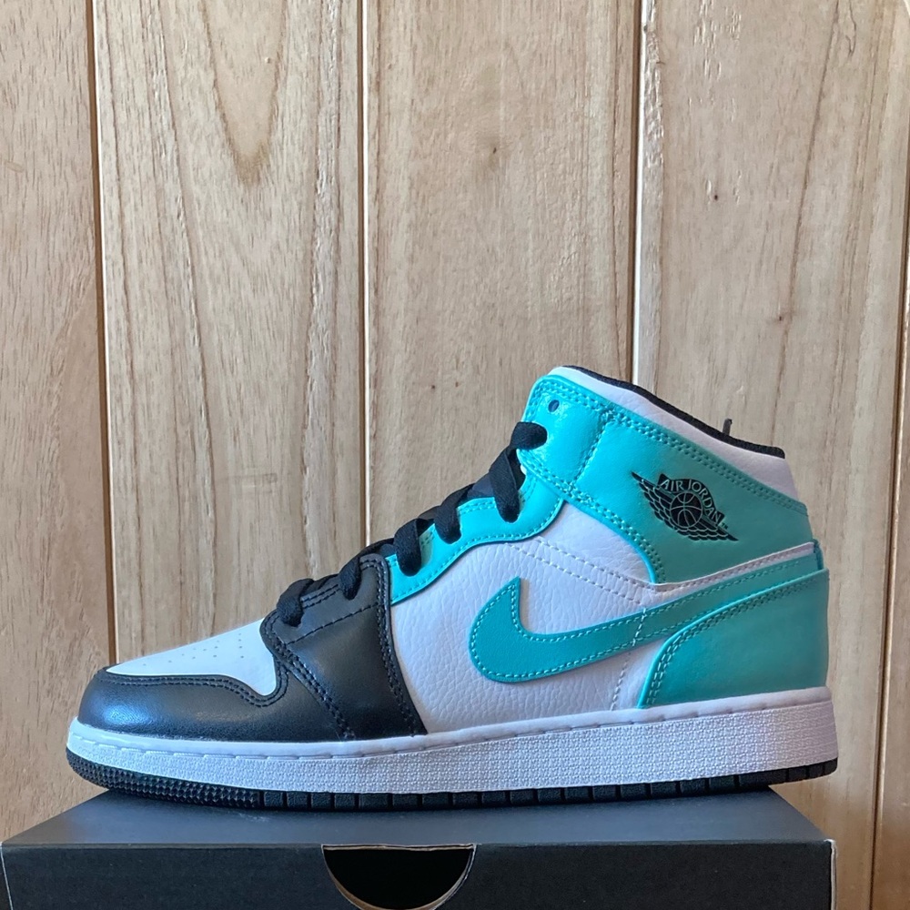 Jordan 1 Tropical Twist